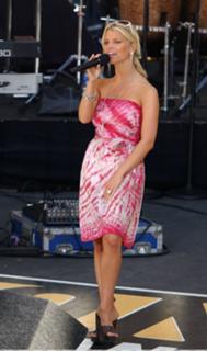 Jessica Simpson feet photo thumbnail