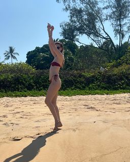 Michelle Monaghan feet photo thumbnail