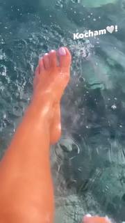 Edyta Górniak feet photo thumbnail