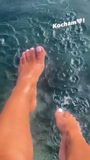 Edyta Górniak feet photo thumbnail