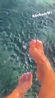 Edyta Górniak feet photo thumbnail