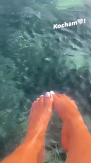 Edyta Górniak feet photo thumbnail