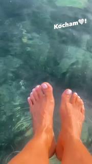 Edyta Górniak feet photo thumbnail