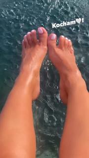 Edyta Górniak feet photo thumbnail