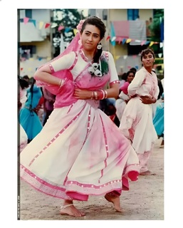 Karisma Kapoor feet photo thumbnail