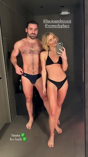 Julianne Hough feet photo thumbnail
