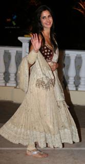 Katrina Kaif feet photo thumbnail