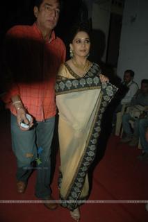 Madhuri Dixit feet photo thumbnail