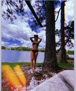 Carolina Dieckmann feet photo thumbnail