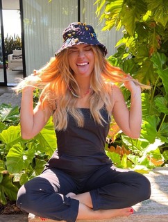 Carolina Dieckmann feet photo thumbnail