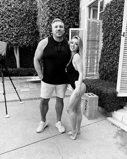 Sydney Sweeney feet photo thumbnail