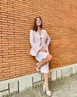 Caterina Balivo feet photo thumbnail