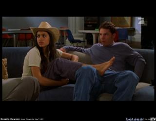 Rosario Dawson feet photo thumbnail