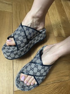 Emma Lovett feet photo thumbnail