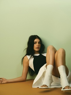 Camila Morrone feet photo thumbnail