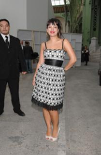 Lily Allen feet photo thumbnail