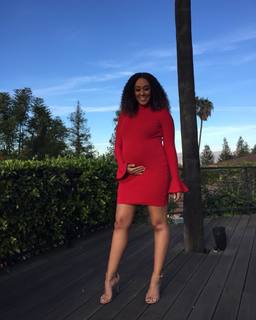 Tia Mowry feet photo thumbnail