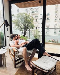 Izabel Goulart feet photo thumbnail