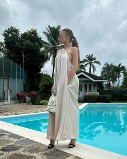 Xenia Tchoumitcheva feet photo thumbnail