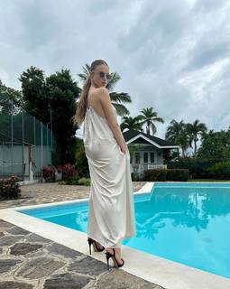 Xenia Tchoumitcheva feet photo thumbnail