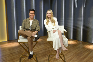 Dakota Fanning feet photo thumbnail