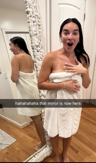 Natalie Noel Mariduena feet photo thumbnail