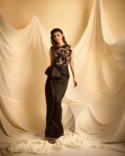 Mouni Roy feet photo thumbnail