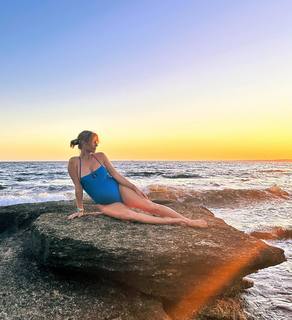 Nicole Neumann feet photo thumbnail