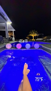 Amanda Saccomanno feet photo thumbnail