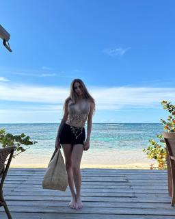 Xenia Tchoumitcheva feet photo thumbnail