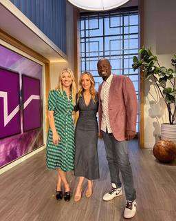 Kim Raver feet photo thumbnail