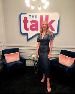 Kim Raver feet photo thumbnail