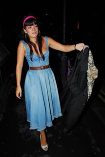 Lily Allen feet photo thumbnail