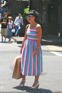 Lily Allen feet photo thumbnail