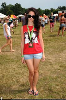 Kaya Scodelario feet photo thumbnail
