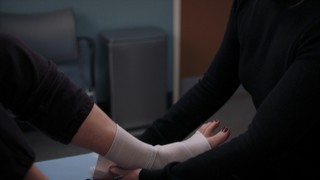 Kim Raver feet photo thumbnail