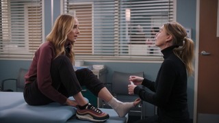 Kim Raver feet photo thumbnail