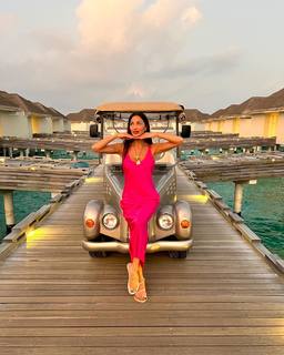 Nicole Scherzinger feet photo thumbnail