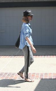 January Jones feet photo thumbnail