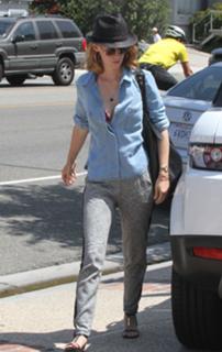 January Jones feet photo thumbnail