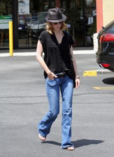 January Jones feet photo thumbnail
