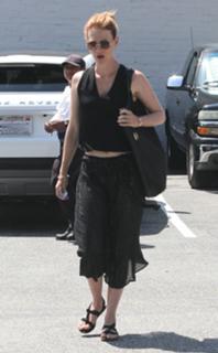January Jones feet photo thumbnail