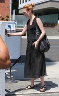 January Jones feet photo thumbnail