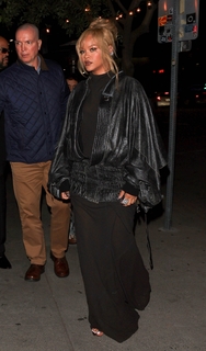 Rihanna feet photo thumbnail