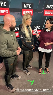 Megan Olivi feet photo thumbnail