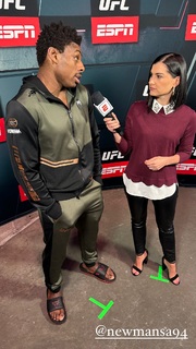 Megan Olivi feet photo thumbnail
