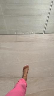 Gaby Espino feet photo thumbnail