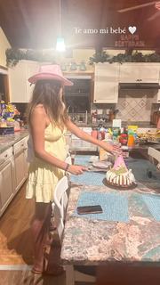 Gaby Espino feet photo thumbnail