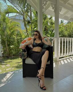Xenia Tchoumitcheva feet photo thumbnail