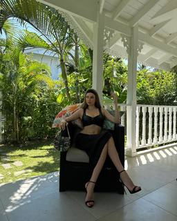 Xenia Tchoumitcheva feet photo thumbnail